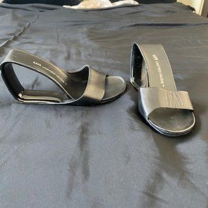 United Nude Black Mobius Hi Geometric Heel